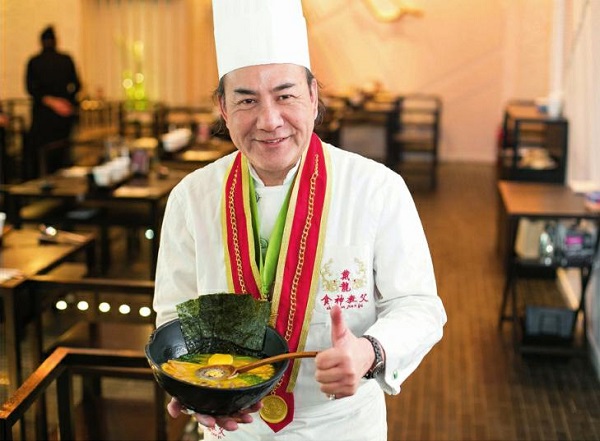 为了叫板美国汉堡，他把包子店开到哈佛大学，一年卖出3个亿