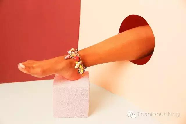 听说，脚踝链和鞋子更配哦