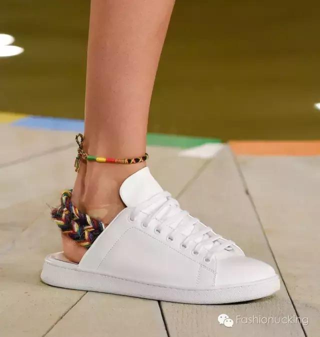 听说，脚踝链和鞋子更配哦