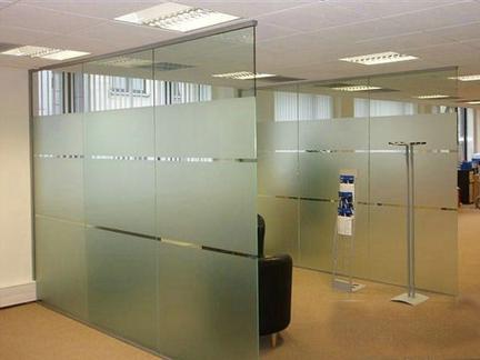 隔断装修用木板还是砖好,隔断做磨砂玻璃还是透明玻璃