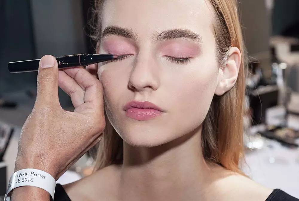 深扒金球奖彩妆（上）2016新鲜货PK经典好卖款