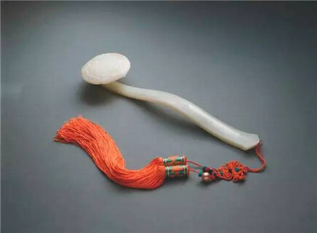 挠痒痒的，叫价千万元？竟然还有人买了