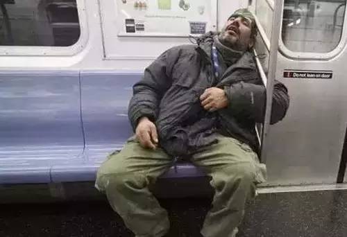 你觉得坐地铁坐过站的原因是什么？