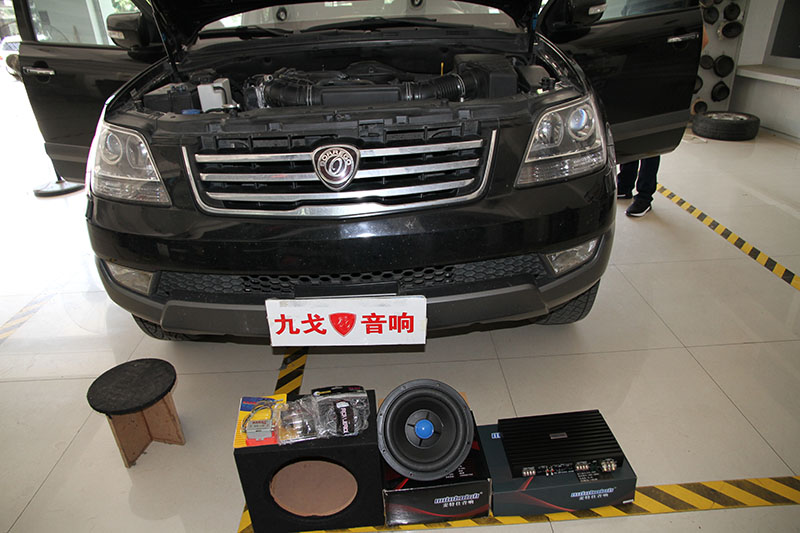 霸锐车音响改装,霸锐低音炮