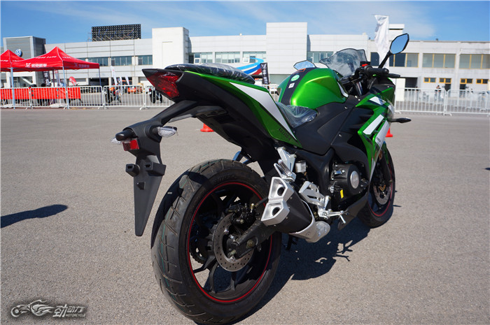 新感觉rz35双缸水冷报价,雅马哈r3和rz35