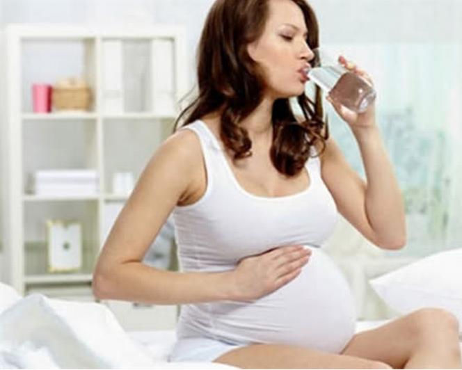 孕妇喝柠檬的危害,孕妇喝柠檬水对胎儿会怎么样