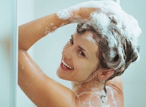 坐月子不能洗澡不能下床,坐月子不可以洗头洗澡吗