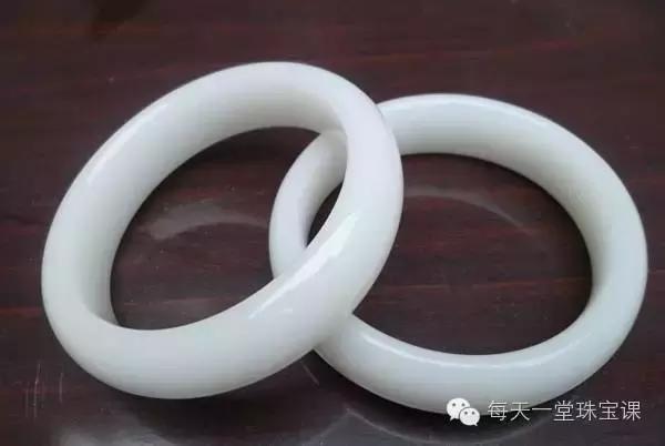 几百块钱的羊脂白玉,几百块钱的羊脂玉是真的吗