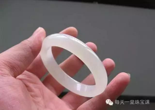 几百块钱的羊脂白玉,几百块钱的羊脂玉是真的吗