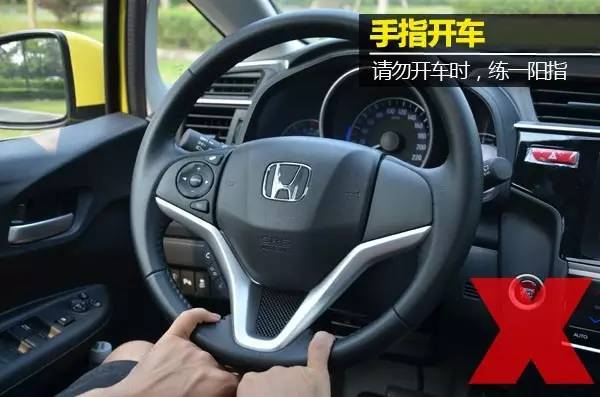 安全驾驶方向盘的握法和打法,方向盘的正确握法和打方向的尺度