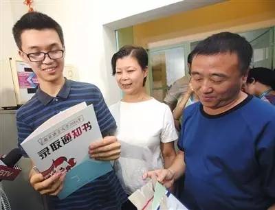 超强台风来袭、录取通知书、美国枪杀黑人案本周新闻热词总结（7.3-7.9）