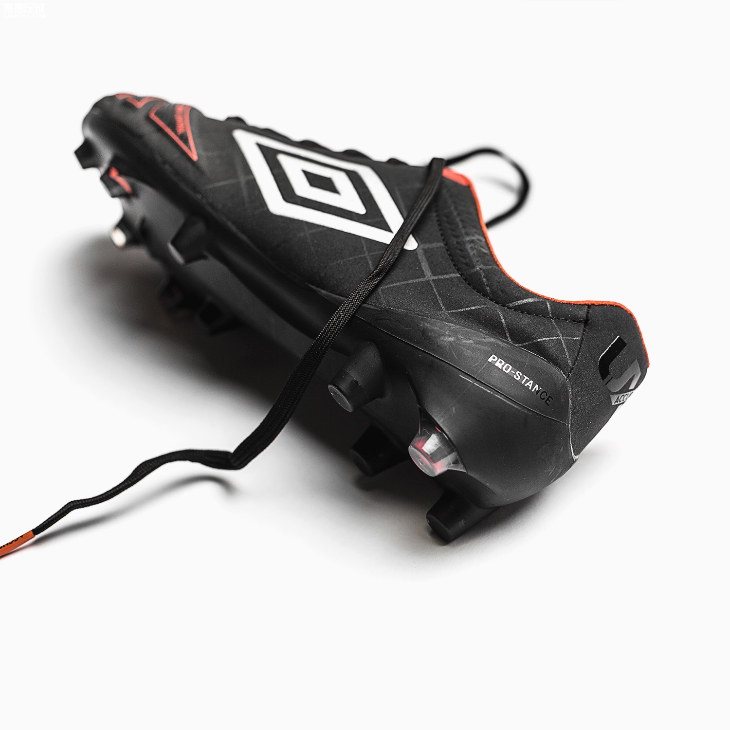 茵宝足球鞋accertor测评,茵宝uxaccuro足球鞋