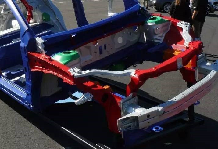 00后改装,00后改装君威