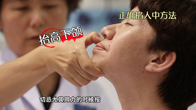 遇到有人中暑晕倒怎么办,当有人突然中暑晕倒