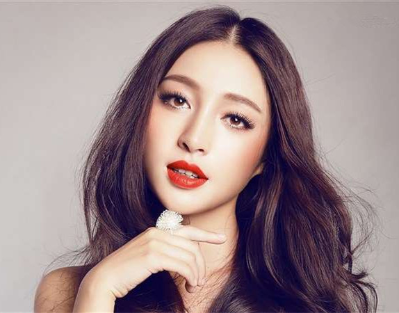 夏天晕妆的正确化妆方法,化妆怎样才不晕妆