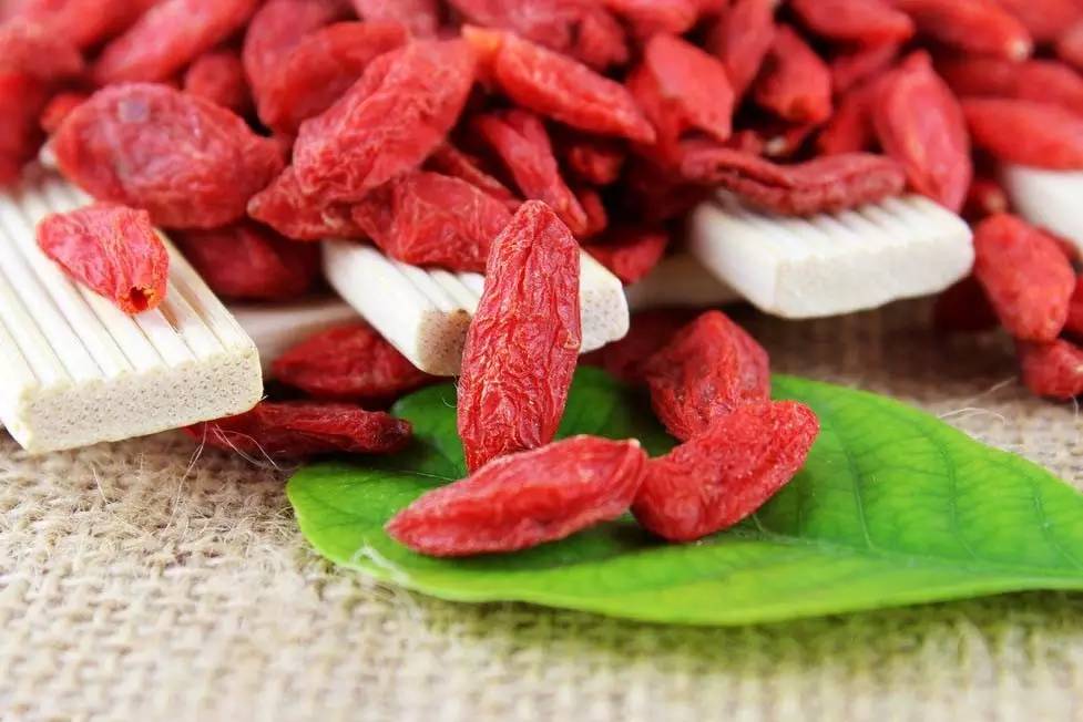 枸杞中二氧化硫能用水清洗掉吗,枸杞二氧化硫怎么去除