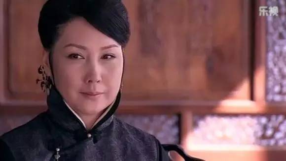 她是一剪梅中的沈心慈，传被李立群抛弃嫁陈震雷