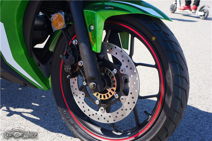 新感觉rz35双缸水冷报价,雅马哈r3和rz35