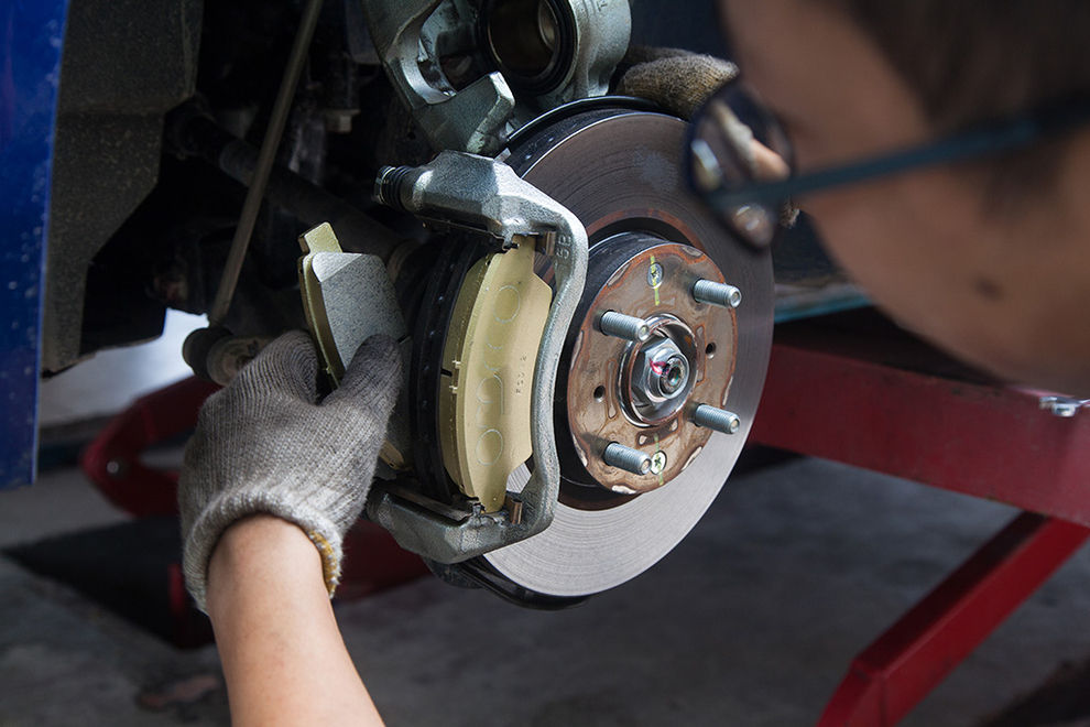 汽车刹车上下抖动是后刹车问题吗,汽车制动故障表现为哪些