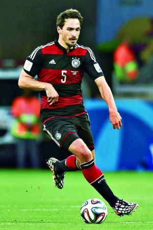 拉莫斯皮克中卫,现役足坛十大中卫拉莫斯皮克