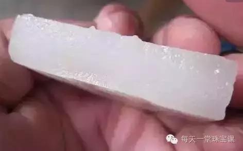 几百块钱的羊脂白玉,几百块钱的羊脂玉是真的吗