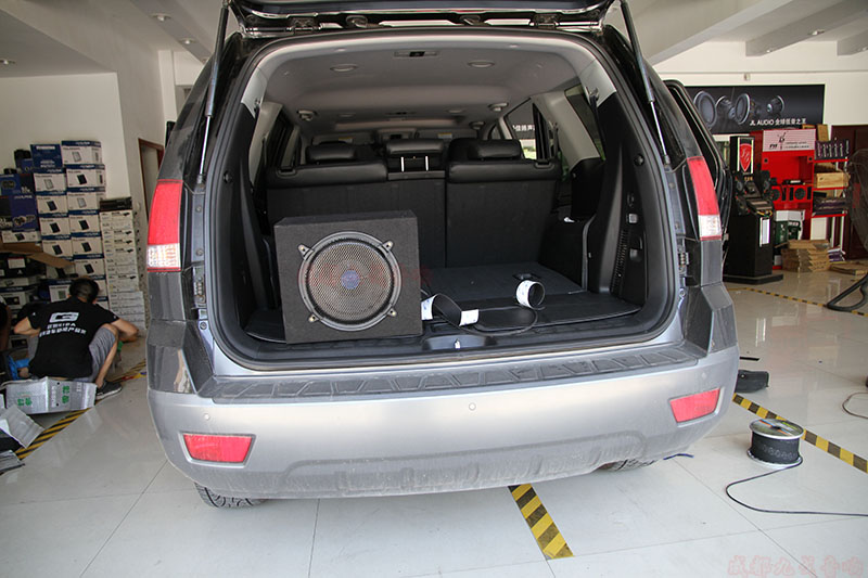 霸锐车音响改装,霸锐低音炮