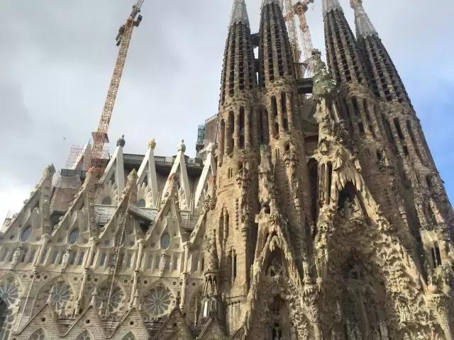 巴塞罗那自由行攻略,免费玩转西班牙马德里不思议