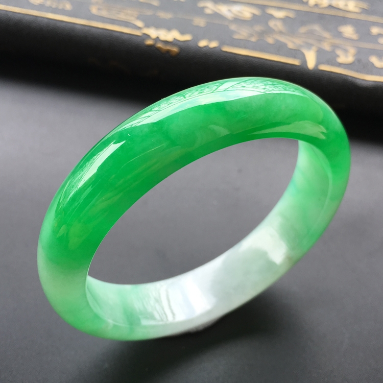 腕上乾坤玛瑙玉髓,怎么样根据手腕粗细选玉镯