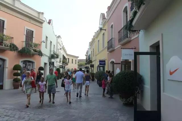 巴塞罗那自由行攻略,免费玩转西班牙马德里不思议