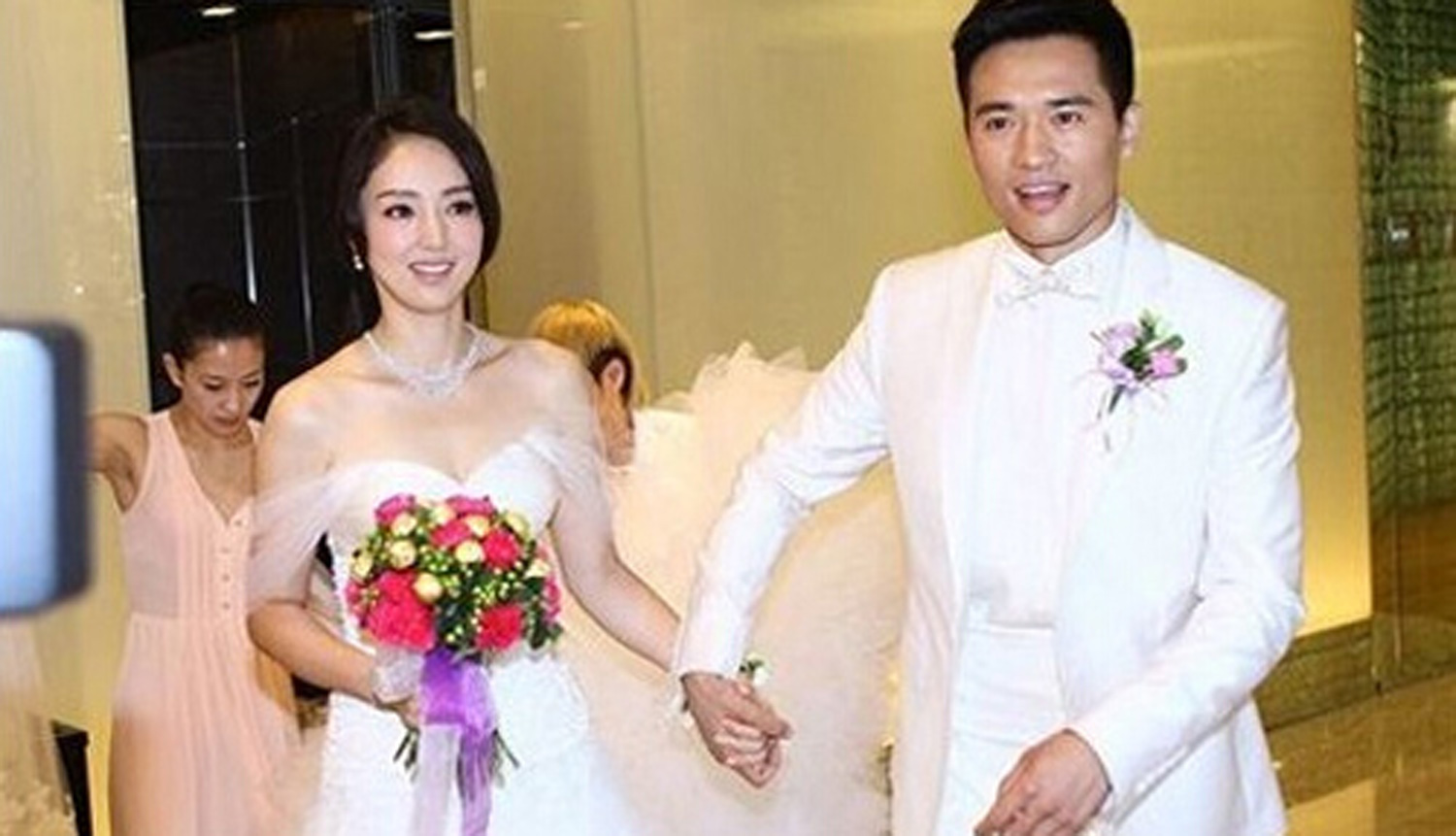 兰玉一年设计多少款婚纱,蓝玉设计过的婚纱