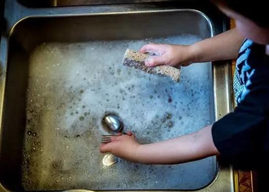 神奇的洗发水功效,洗发水有什么其他妙用