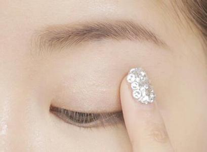 夏天晕妆的正确化妆方法,化妆怎样才不晕妆