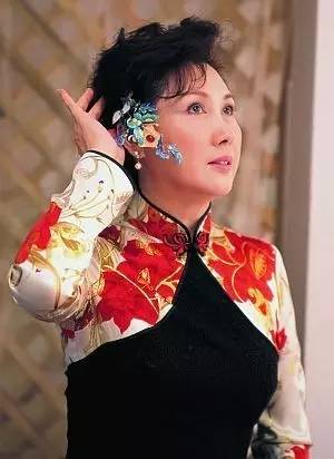 她是一剪梅中的沈心慈，传被李立群抛弃嫁陈震雷