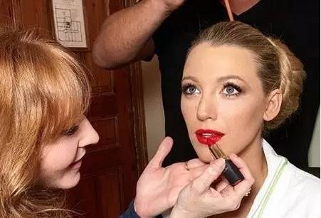 没有一支口红解决不了的问题,世上没有一件事是处理不了的