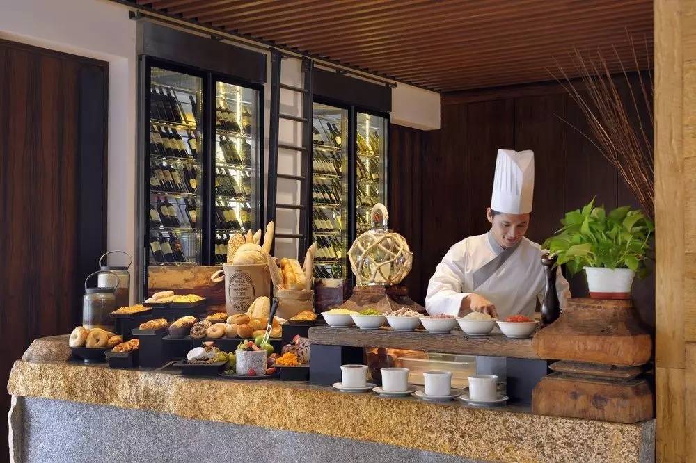 新加坡万豪福朋喜来登,福朋喜来登和艾美自助餐