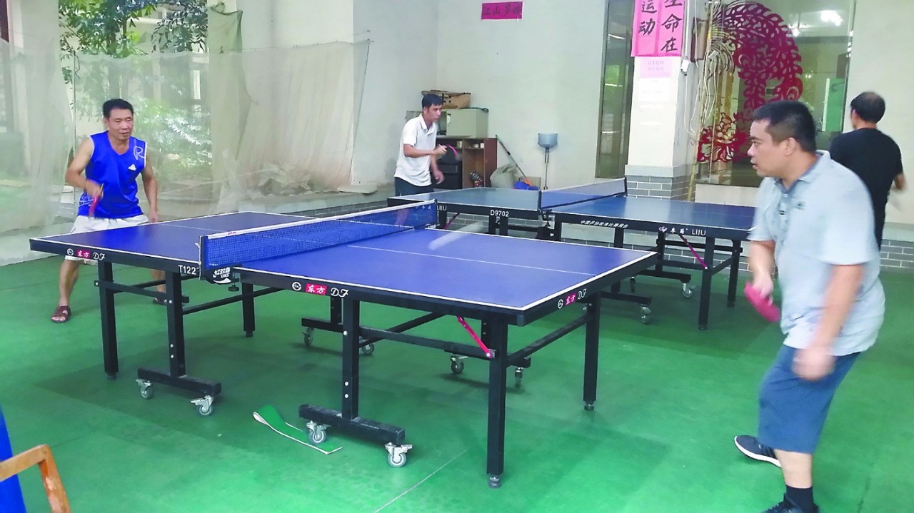 南宁高位截肢男子坚持练球康复，竟带出一支草根乒乓球队！