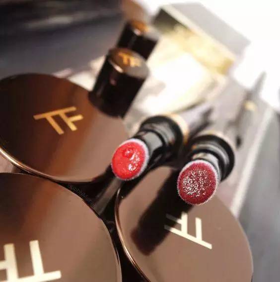 好看的红枫色口红,香奈儿细管口红哪个颜色最火