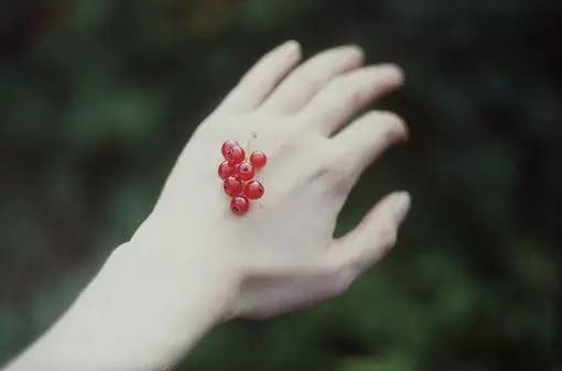 半数人18岁前看过*片A**？2015国人婚恋报告颠覆你想象