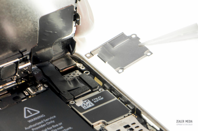 拆修iphone手机,苹果5c换后壳