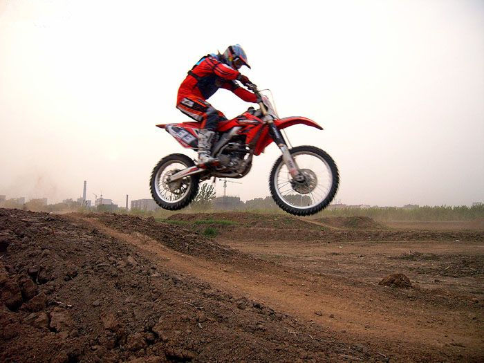 越野摩托车控车技巧,越野摩托车冲坡技巧