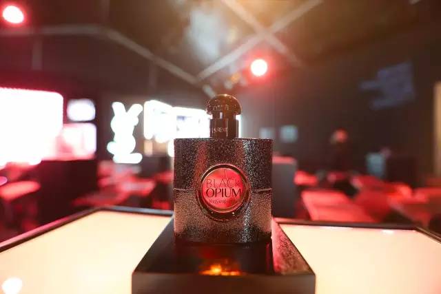 ysl圣罗兰鎏金派对,ysl圣罗兰新年活动