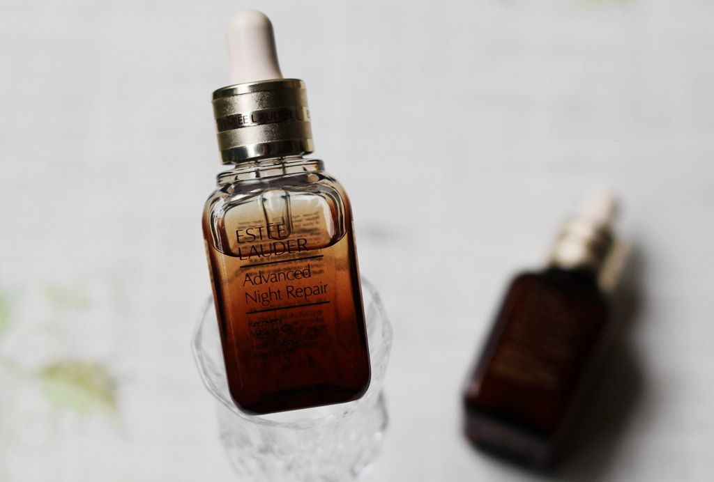 频繁“打飞的”，必备技能为面子形象工程背书