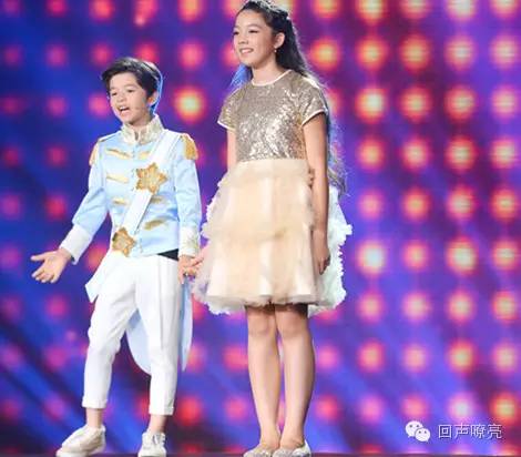 《天将雄狮》成龙的搭档小王子帅萌亮相！吕薇、赵忠祥节目现场吃西瓜