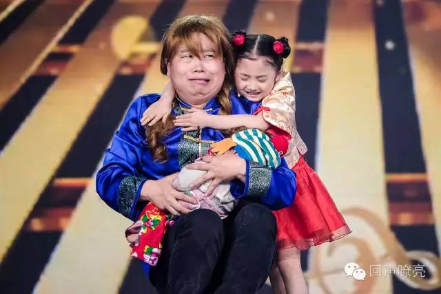 《天将雄狮》成龙的搭档小王子帅萌亮相！吕薇、赵忠祥节目现场吃西瓜