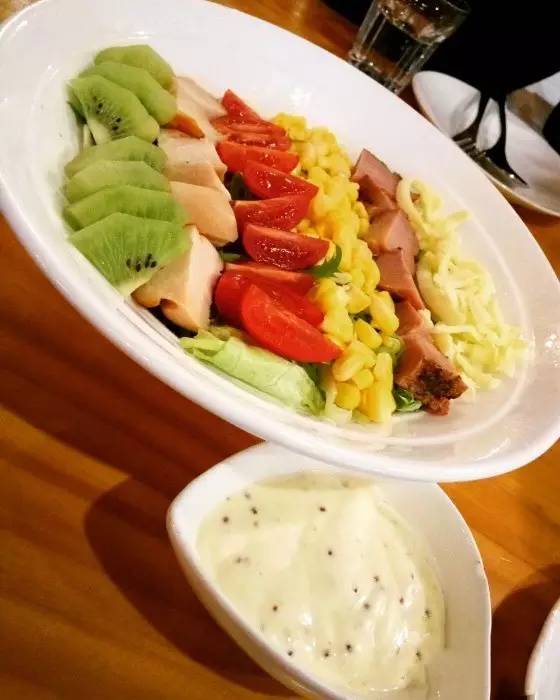 关关相亲对象主动请吃饭那段,关关去吃饭