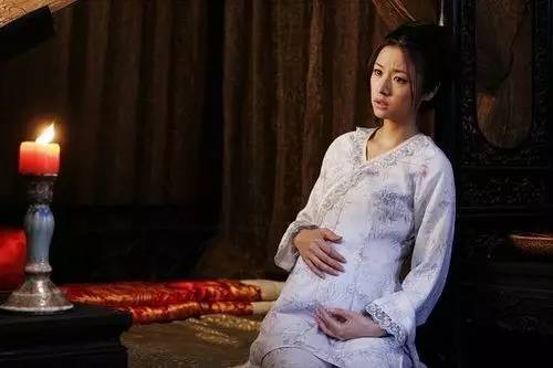 林心如小腹隆起,林心如发福肚子上都是赘肉