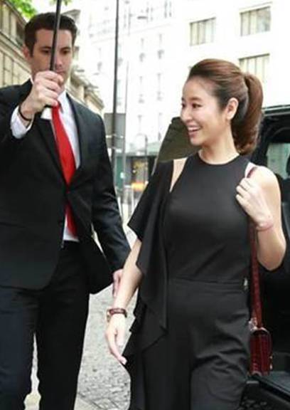 林心如小腹隆起,林心如发福肚子上都是赘肉