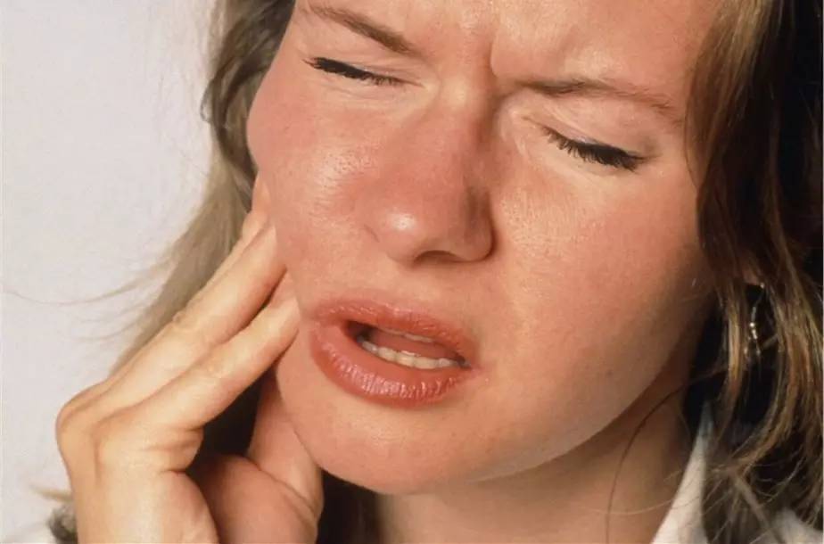 口腔溃疡每个人都有吗,口腔有三分之二溃疡怎么办