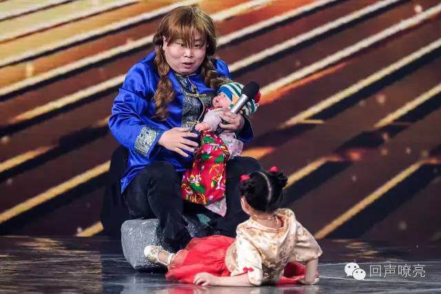 《天将雄狮》成龙的搭档小王子帅萌亮相！吕薇、赵忠祥节目现场吃西瓜