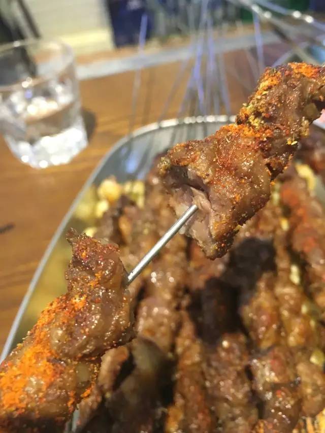 关关相亲对象主动请吃饭那段,关关去吃饭